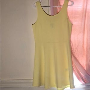 Short yellow sleeveless dress